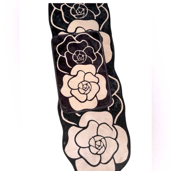 Elevate Your Space with Timeless Elegance: Black Cream Camellia flower rugs - Picture 10 of 13
